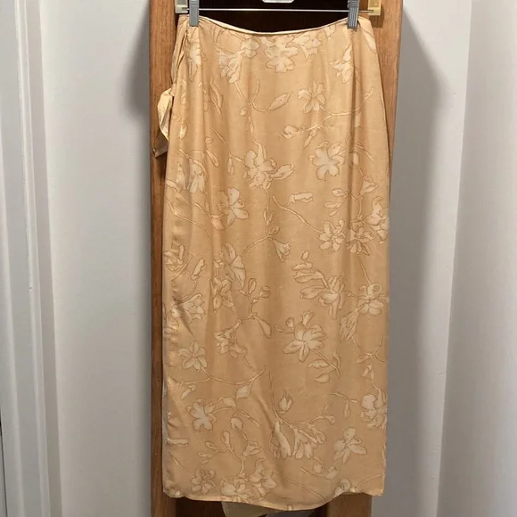 Ann Taylor wrap skirt - Picture 6 of 15